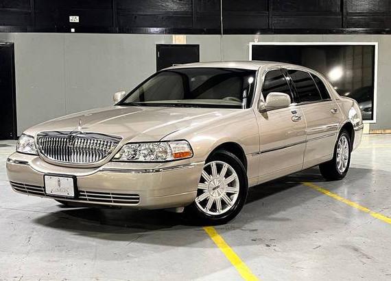 LINCOLN TOWN CAR 2011 2LNBL8FV7BX753008 image